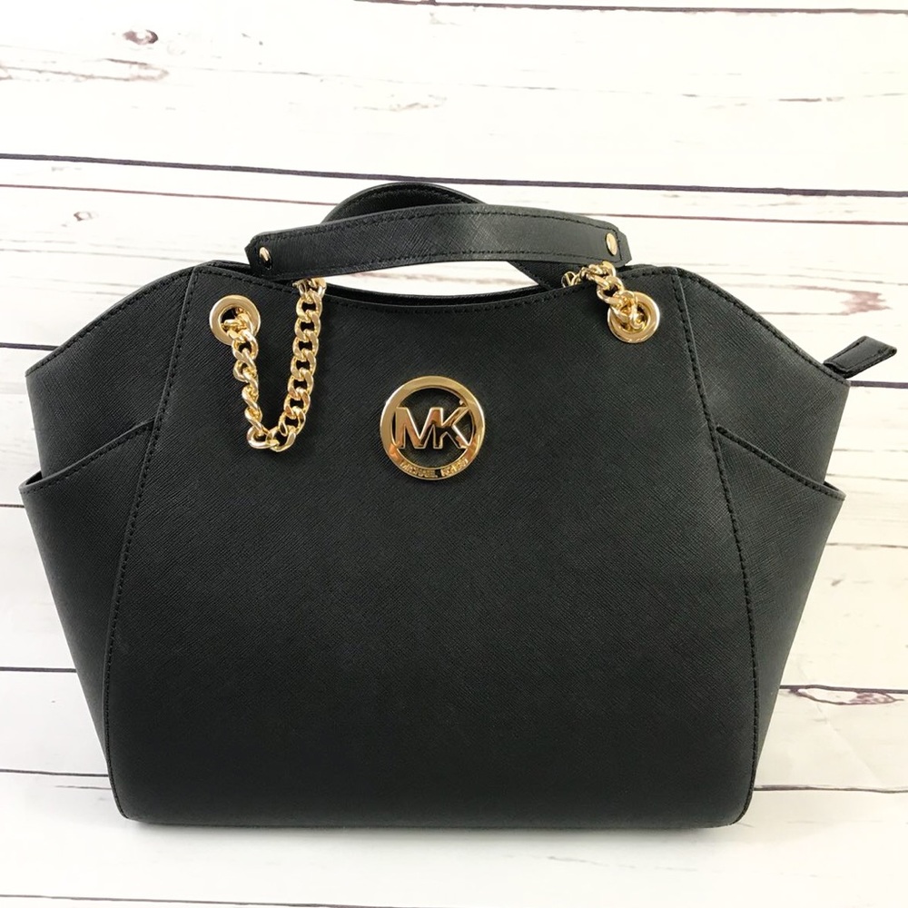 🎀 MICHAEL KORS Black leather shoulder bag ❤️🤗 :)